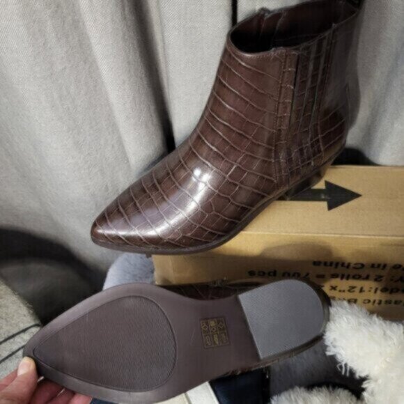 Brown Faux Leather Ankle Boots NEW Sz 8 wide - Picture 2 of 6